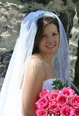 bride with pink roses